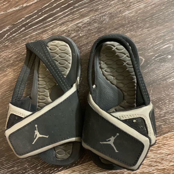 Women and boy shoes, will separate. - Picture 4 of 8